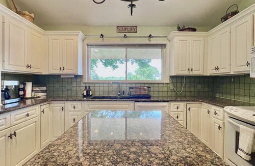 Temple House | Shaded Oaks Peaceful Golf Course and Close to BSW