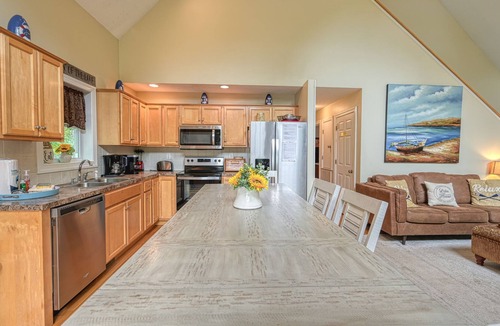 Huddleston House | Shangri-La - Lake home with private dock, 2 kitchens, fireplace, kayaks & W/D