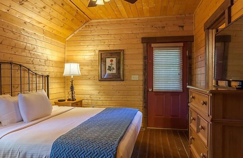 Gordonsville Resort | Shenandoah Crossing Resort with acres of wilderness
