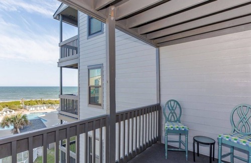 Sneads Ferry Condo | Shipwatch Villa 1318 - Oceanfront condo - swimming pool!