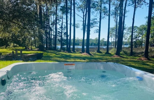 Thomas Drive Cabin | Shipwrecked! · Paradise On The Inter-coastal Waterway