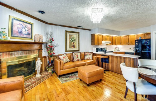Greenbrier East House | Shop, Golf & Explore: Family Home in Chesapeake!