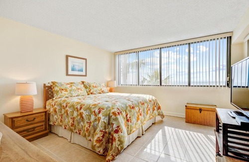 Crescent Beach Hotel | Shore Thing