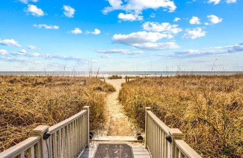 Crescent Beach Apartment | Shoreham Towers 3B