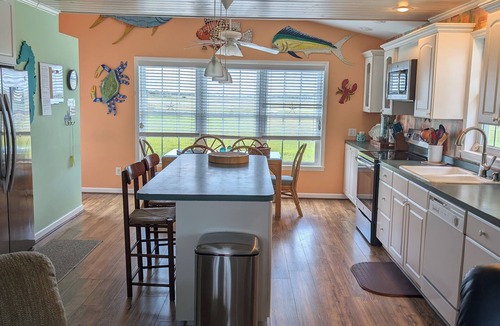 Holden Beach Cottage | Short walk to the beach Dog friendly too! Docking for boaters!