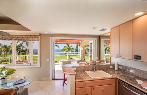 Kailua-Kona Condo | Side by side penthouse suites with Central Air and unencumbered Ocean Views