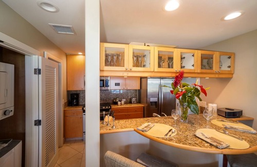 Kailua-Kona Condo | Side by side penthouse suites with Central Air and unencumbered Ocean Views