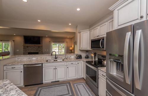 McHenry House | Signature Rustic Escape w/Fire Pit, Pool Table & Hot Tub