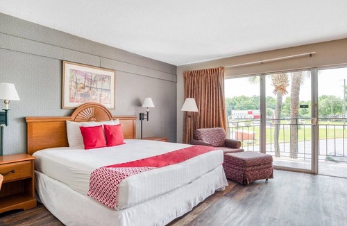 Silver Springs Apartment | Silver Springs FL|King Bed