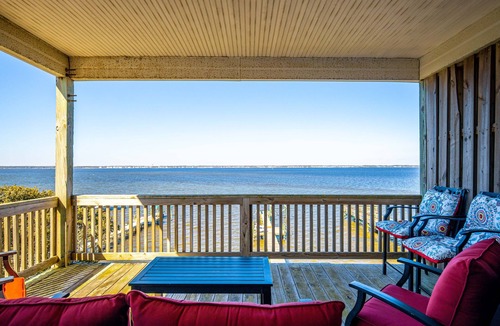 Emerald Isle Cottage | Simple Blessings - Soundfront cottage with dock and boatlift - ask for discount