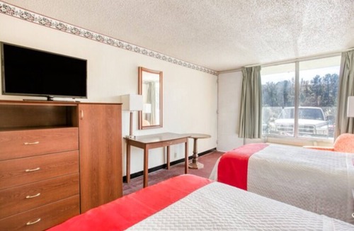Templeton Hotel | Simple & Relaxing Three Rooms w/Private Bath – Perfect for Quiet Stays