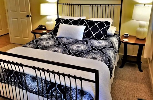 Woodland Shores House | Simply Irresistible| Great Location! | 3 Night Minimum | Super Value!