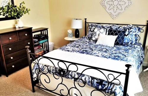 Woodland Shores House | Simply Irresistible| Great Location! | 3 Night Minimum | Super Value!