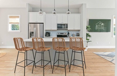 Mount Pleasant House | Sincerely Shem- 7 min to Beach and Downtown CHS