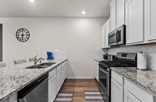 Lincoln Park House | Single-Level Crew Stay | 3BR Near Aubrey Projects