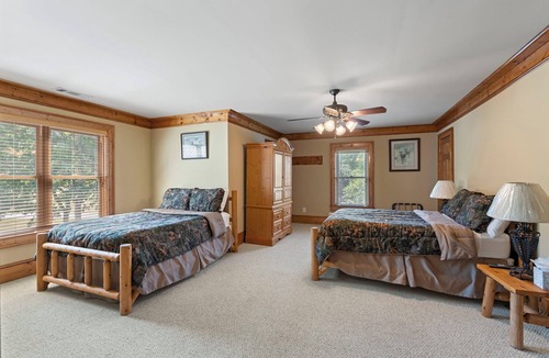 Fort Valley Cabin | Situated on a picturesque lake in Fort Valley, GA, the lodge is an ideal setting for corporate retreats or family reunions.