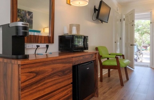 Ocracoke Cabin | 'Skipper Suite' Bluff Shoal Motel - Room 6