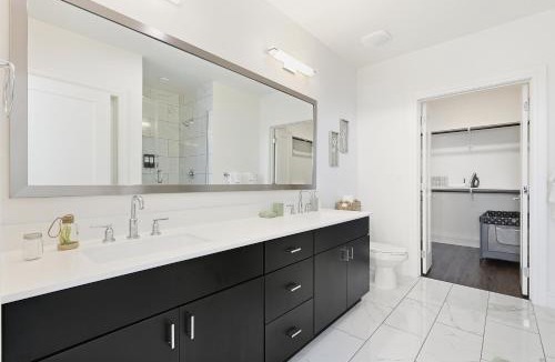 Texas Medical Center Apartment | Skyline LUXE - Garage, Pool & Gym