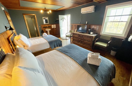 Marion Hotel | Skyline Village Inn