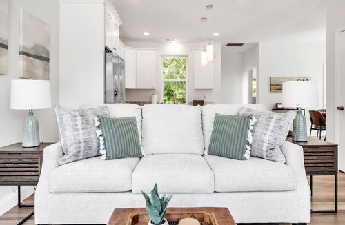 Taylors House | Sleek 3BR Pet-Friendly Oasis, Close to City