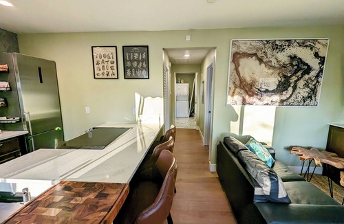 Flint House | Sleek and Central Small Home ~ Close to everything