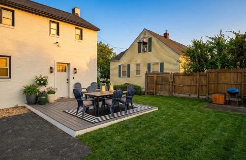 Wilmington House | Sleek Modern Villa - Centrally Located