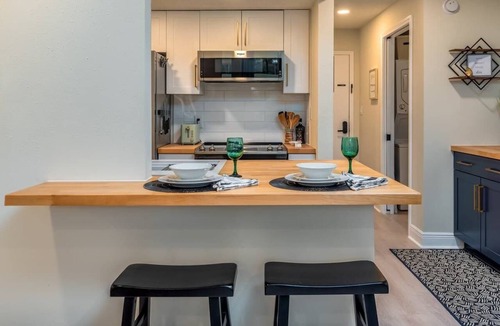 Daphne Condo | Sleep 4 | King Bed | Golf Course