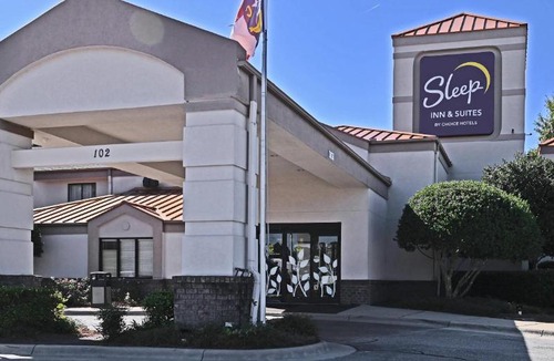 Pine Forest Hotel | Sleep Inn & Suites Spring Lake - Fayetteville near Fort Bragg