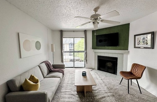 Windsor Park Apartment | Sleepover | Peaceful 1BD/1BA + Gym - Austin TX