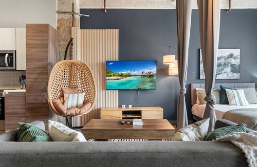 Downtown Dallas Apartment | Sleeps 11 I Downtown I Walk to Conv Ctr I 24hr Gym