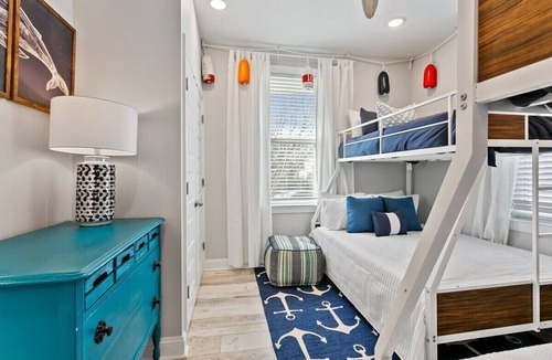 Hampton House | Sleeps 14; House for large extended family