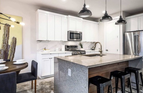 Chestnut House | Sleeps 15 | Group Retreat | 5 Mins to Downtown
