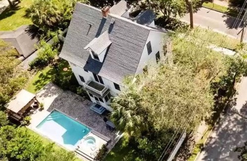Duckpond House | Sleeps 15 Historic Mansion w/Pool Near UF