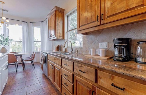 Dripping Springs House | Sleeps 20 | Pool, Game Room | Luxury Fall Retreat