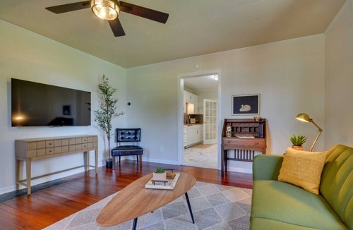 Danville House | Sleeps 6 | ½ Mi to Casino | 2bd/1bath | 3 Beds
