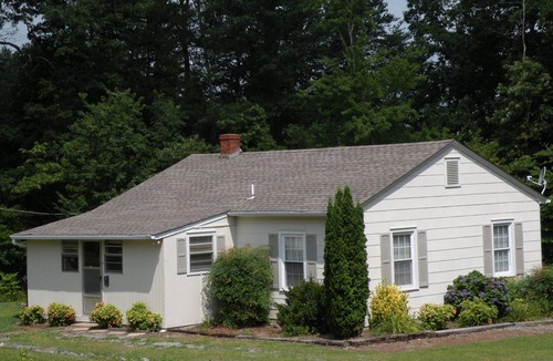 Connellys Springs Cottage | Small Cottage Nestled in the Foothills of North Carolina