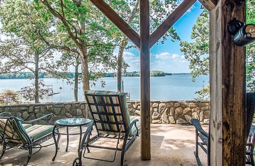 Southmont Apartment | Small piece of heaven on the lake - King suite