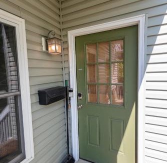 Oberlin House | Small Suite STEPS from Oberlin