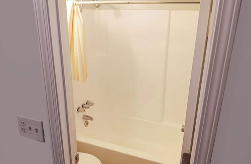 Kernersville Hotel | Smart Stay: Cozy Room, Great Price, Free Parking