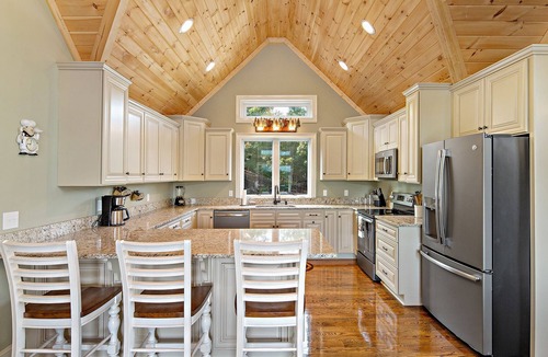 Lake Lure House | SMITH TREEHOUSE LAKE LURE: CLOSE TO ASHEVILLE AND TYRON WITH KILLER VIEWS
