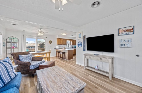 South Nags Head House | SNH-8 Pink Pelican Sat-Sat: Semi-ocean front, Hot tub