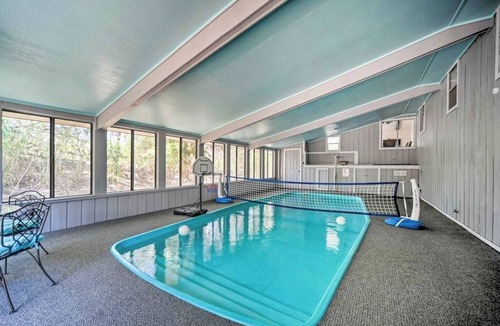 Kerrville House | Snowbird-friendly house with game room, full kitchen, balcony, & W/D