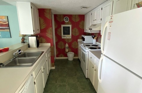 Litchfield by the Sea Condo | SNOWBIRDS @MONTH 3,265.Total 2&2 mins walk Ocean Reduced rates August & Fall