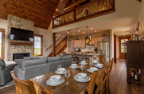 Elk Park House | Soaring Hawk Lodge at Eagles Nest - pet run, big views, two suites