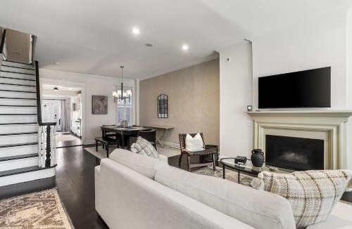 Dupont Circle Apartment | Sojourn Chic 3BD in DC's West End