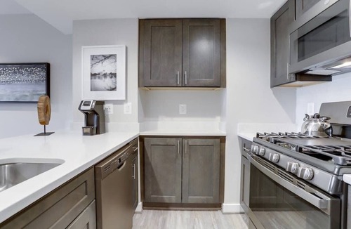 Court House Apartment | Sojourn | Courtland Towers Metro Accessible