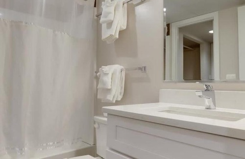 Court House Apartment | Sojourn Courtland Towers