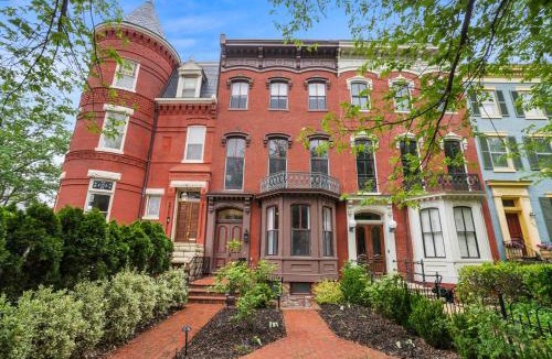Capitol Hill House | Sojourn Fabulous House on The Hill DC Landmarks