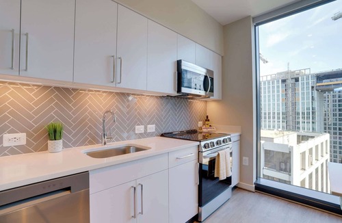 North Rosslyn Apartment | Sojourn Rosslyn Gym Pool Rooftop & Free Parking