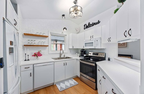 Colington House | Sojourn Stylish 2BD with Pool and Tennis